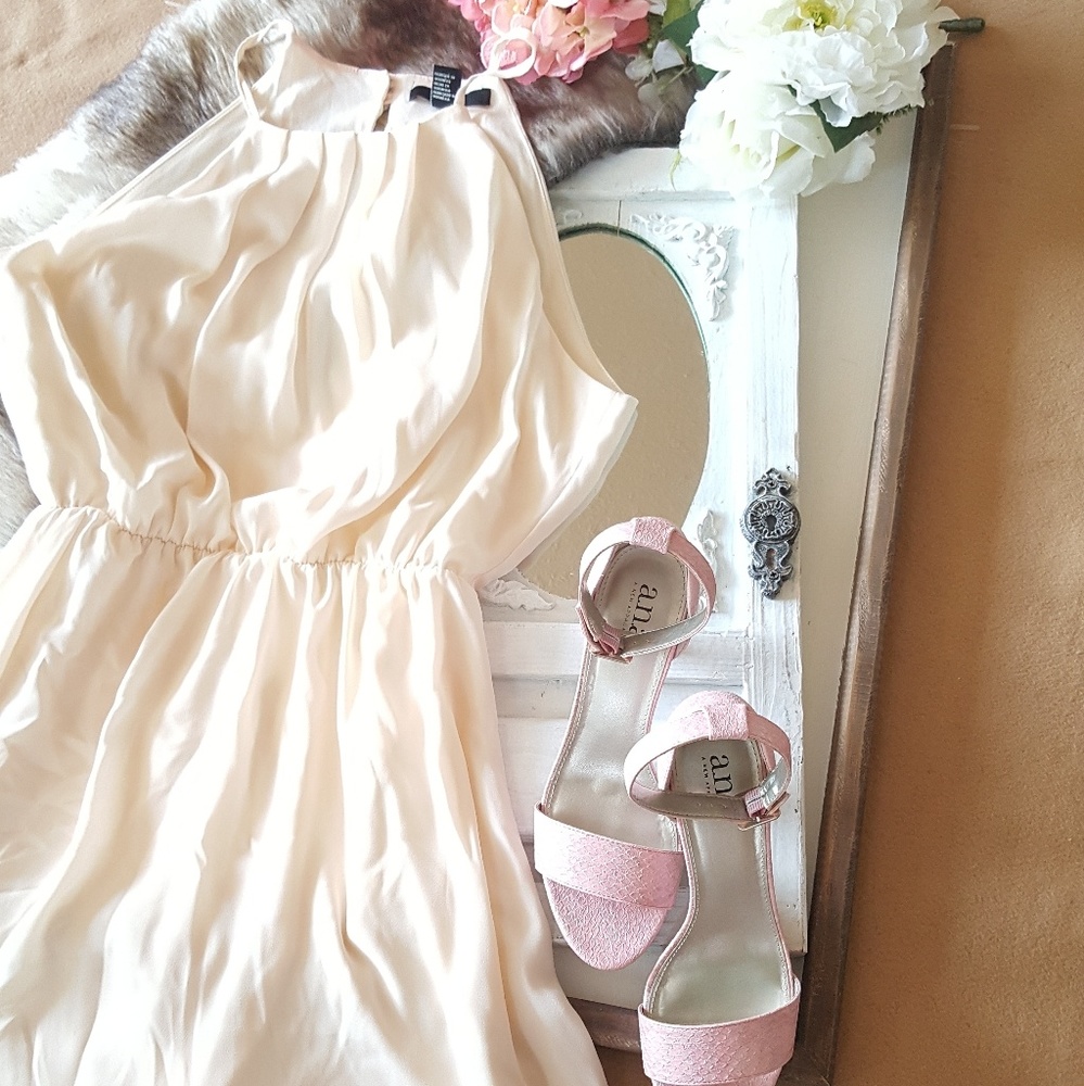 Cream colored  dress - Picture 3 of 4